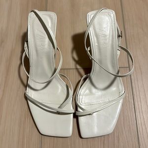 Brand new! Zara strappy kitten heel in size 37